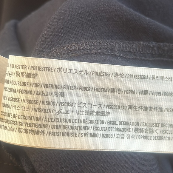 💕Abercrombie & Fitch Black Chiffon Long Sleeve Romper Shorts 4 EUC - Picture 13 of 13